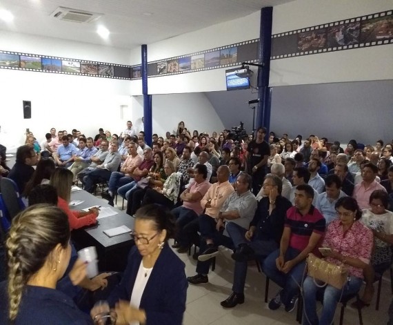 PREFEITO PARTICIPA DE REUNIÃO NA FAMEM